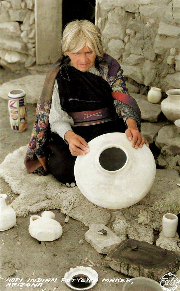Hopi Indian Pottery Maker, Arizona / Frashers Fotos