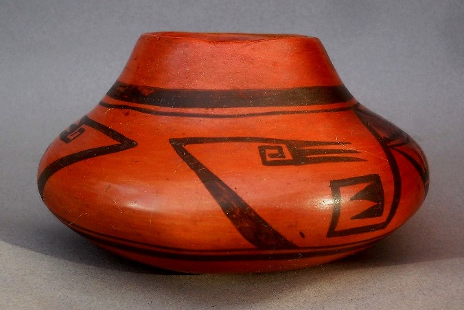 NAMPEYO  OF  HANO Seed Jar - Hopi House Era