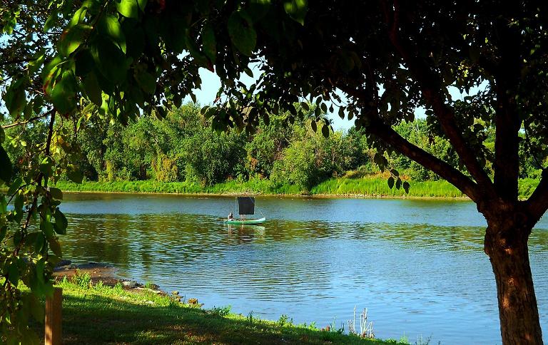 Sailing a sail-canoe UP the Mississippi river. The "Q" canoe.