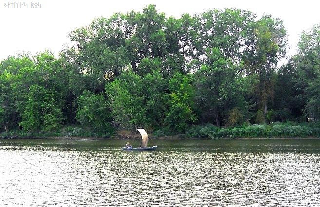 The Q canoe - Version 2.0 - one spar, 8x10 tarp sail - Faster & Safer